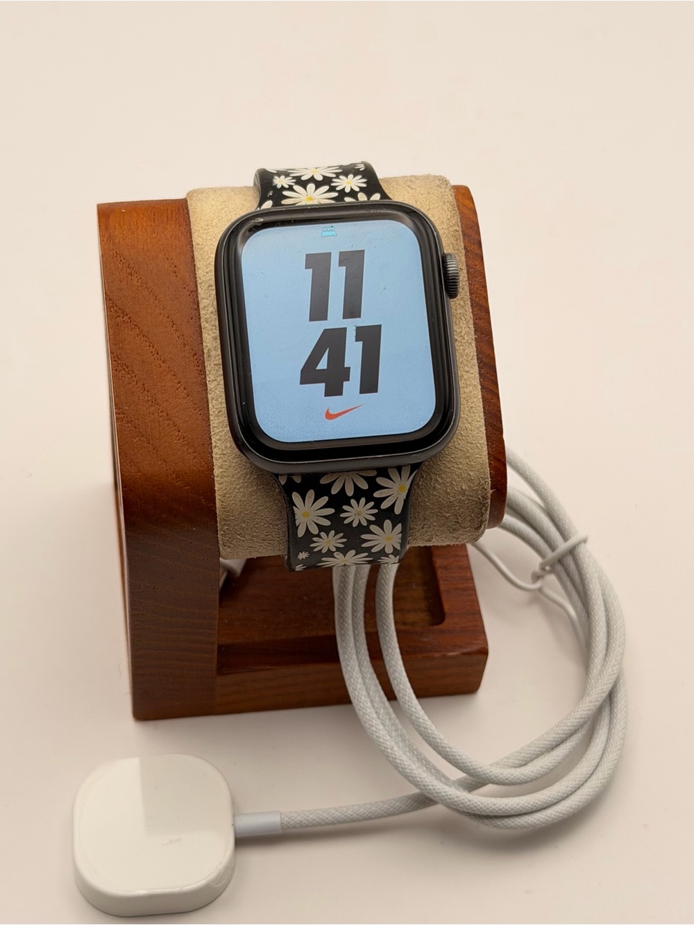 Apple Watch Series 5 Nike, Rare, 44mm, Unlock, Tested, Charger Included, Black